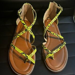WOMAN SNAKE PRINT NEON SANDALS